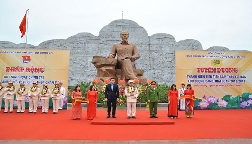 Tấm gương cán bộ đoàn tiêu biểu trong học tập,  thực hiện Sáu điều Bác Hồ dạy Công an nhân dân