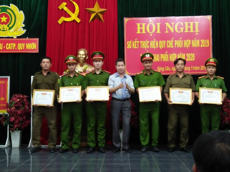 CA thị xã Sông Cầu ( Phú Yên) và CA thành phố Qui Nhơn ( Bình Định)   sơ kết qui chế phồi hợp đảm bảo an ninh trật tự địa bàn giáp ranh