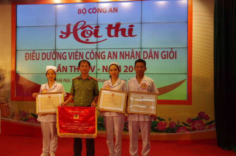 Trung úy Trần Thị Minh Giao tâm huyết với nghề y