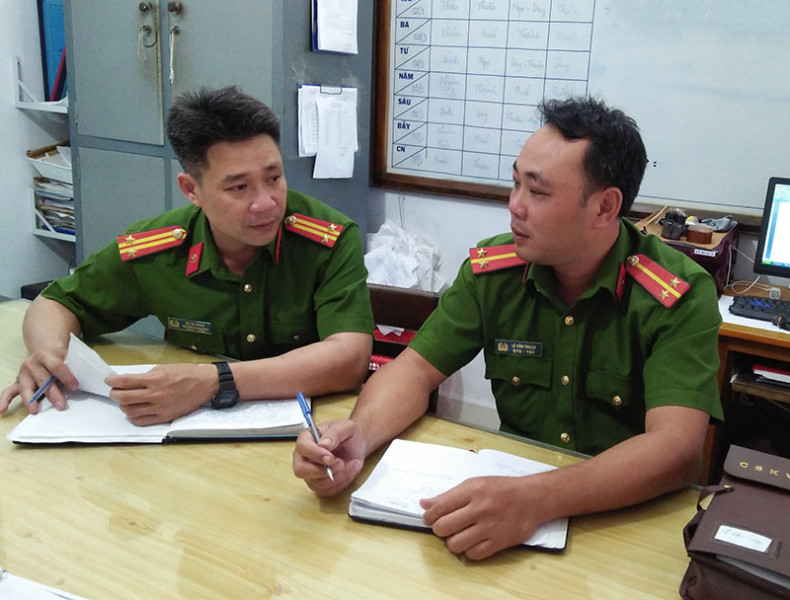 TRUNG ÚY LÊ VĂN THUẬN GẮN BÓ VỚI BÀ CON NGƯ DÂN