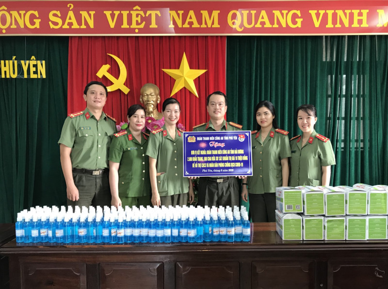 Đoàn thanh niên Công an tỉnh: Chia sẻ yêu thương trong mùa dịch Covid-19