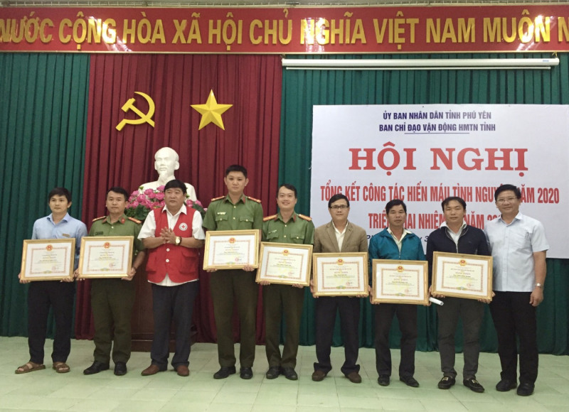 Công an tỉnh có 06 tập thể, 09 cá nhân được khen thưởng trong công tác hiến máu tình nguyện năm 2020