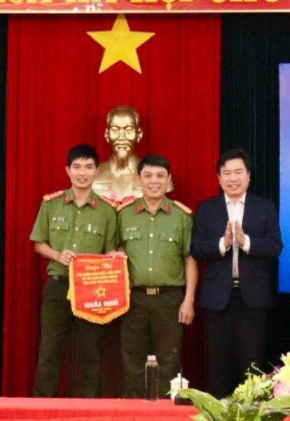 Đại úy Tô Hoài Phong- người đam mê Công nghệ thông tin