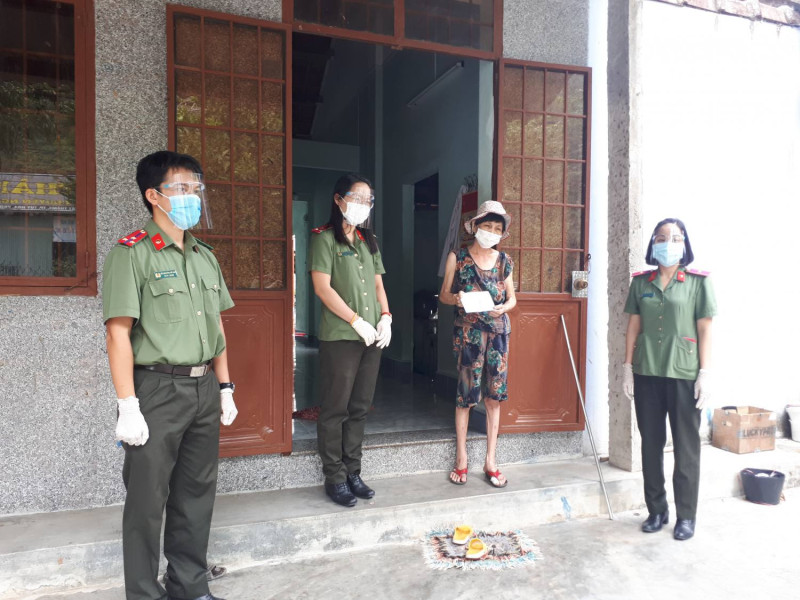 Nghĩa tình trong mùa dịch