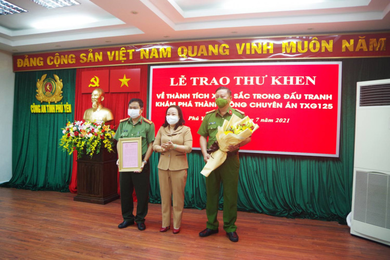 KHEN THƯỞNG THÀNH TÍCH KHÁM PHÁ  CHUYÊN ÁN KHAI THÁC RỪNG TRÁI PHÉP