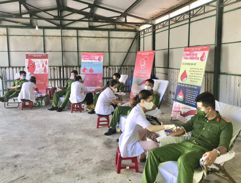 Đoàn thanh niên Công an tỉnh hiến máu cứu người trong mùa dịch Covid-19