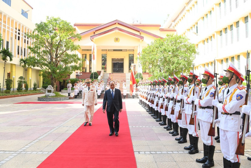 Phát huy truyền thống vẻ vang, xây dựng lực lượng Công an nhân dân cách mạng, chính quy, tinh nhuệ, hiện đại, góp phần đắc lực xây dựng và bảo vệ Tổ quốc