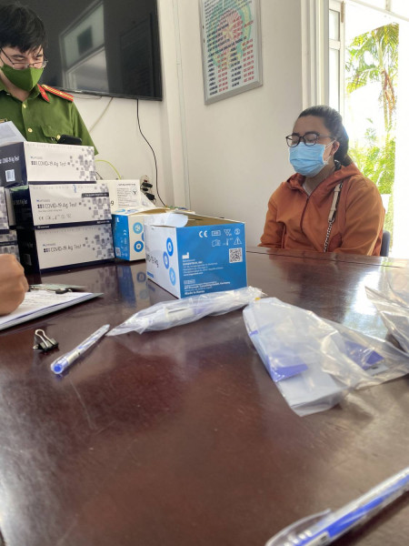 Công an thành phố Tuy Hòa phát hiện đối tượng mua bán kit test nhanh COVID- 19