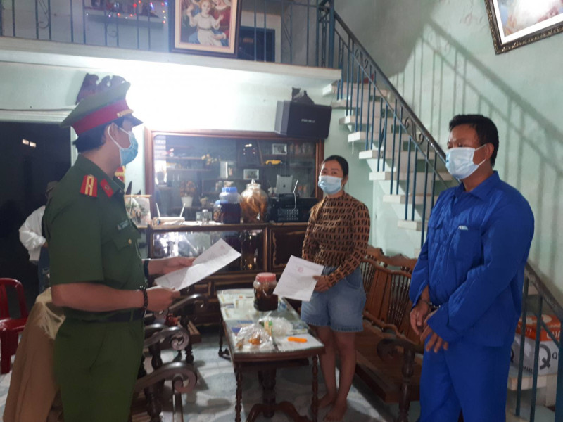 PHÁT HIỆN, TẠM  GIỮ 188 KHÚC GỖ HỘP CÁC LOẠI TẠI NƠI Ở CỦA HAI BỊ CAN TRONG VỤ ÁN HỦY HOẠI RỪNG TẠI TIỂU KHU 162, XÃ SƠN HỘI, HUYỆN SƠN HÒA