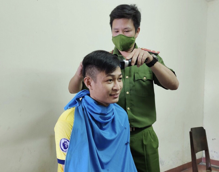 Thượng úy Nguyễn Duy Hùng - Xung kích trên tuyến đầu chống dịch