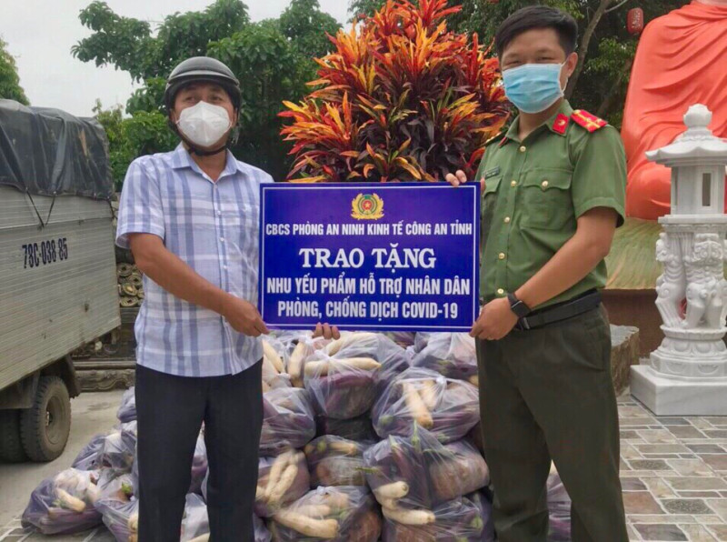 Thượng úy Nguyễn Hoàng Dự - Gương sáng tình nguyện hè 2021