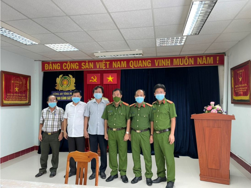 Lãnh đạo Sở NN &PTNT thăm, động viên Văn phòng Cơ quan Cảnh sát điều tra và lực lượng tham gia điều tra, khám phá các vụ án hủy hoại rừng trên địa bàn huyện Sơn Hòa