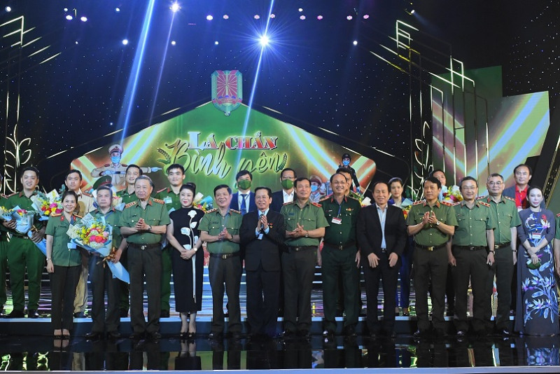 Tôn vinh những chiến công, thành tích tiêu biểu của lực lượng Công an nhân dân trong công tác phòng, chống dịch Covid-19