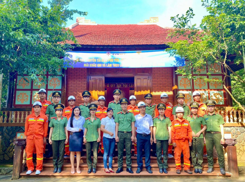 Tổ chức Chương trình Về nguồn Nhân kỷ niệm 132 năm Ngày sinh Chủ tịch Hồ Chí Minh