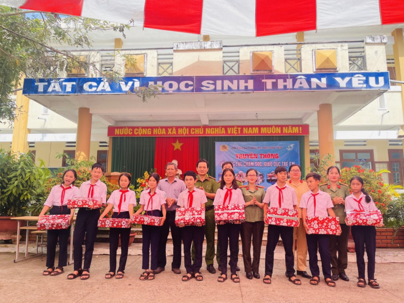 Truyền thông phòng chống bạo lực học đường, kỹ năng giữ an toàn trên mạng, kỹ năng phòng chống đuối nước cho học sinh Trung học cơ sở