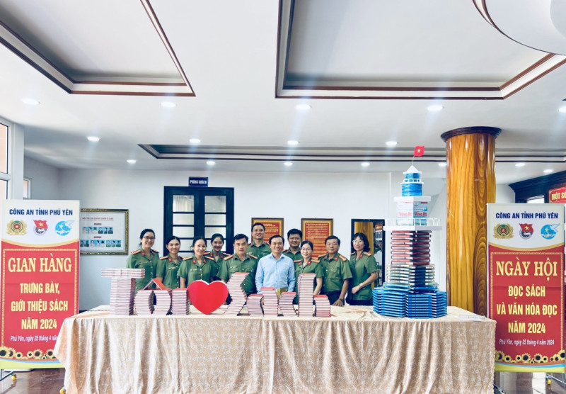 Hoạt động sinh hoạt chính trị, tập huấn kỹ năng tuyên truyền cho đoàn viên, hội viên