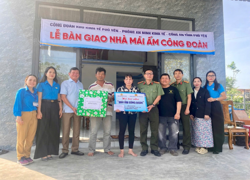 Bàn giao nhà mái ấm Công đoàn cho công nhân có hoàn cảnh khó khăn