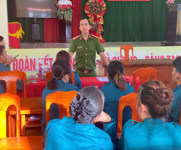 Tăng cường tuyên truyền, vận động tổ chức lấy ý kiến Nhân dân đối với dự thảo sửa đổi, bổ sung Hiến pháp năm 2013 trên địa bàn xã Xuân Lãnh