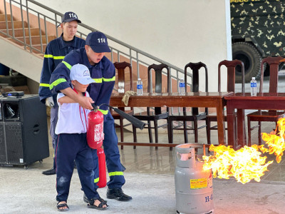 Tuyên truyền, hướng dẫn kỹ năng phòng cháy, chữa cháy và cứu nạn, cứu hộ tại trường Tiểu học Nguyễn Công Trứ, phường Tân An, tỉnh Đắk Lắk