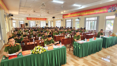 Công an phường Buôn Ma Thuột triển khai công tác tổ chức tiếp dân, giải quyết thủ tục hành chính tại địa bàn dân cư