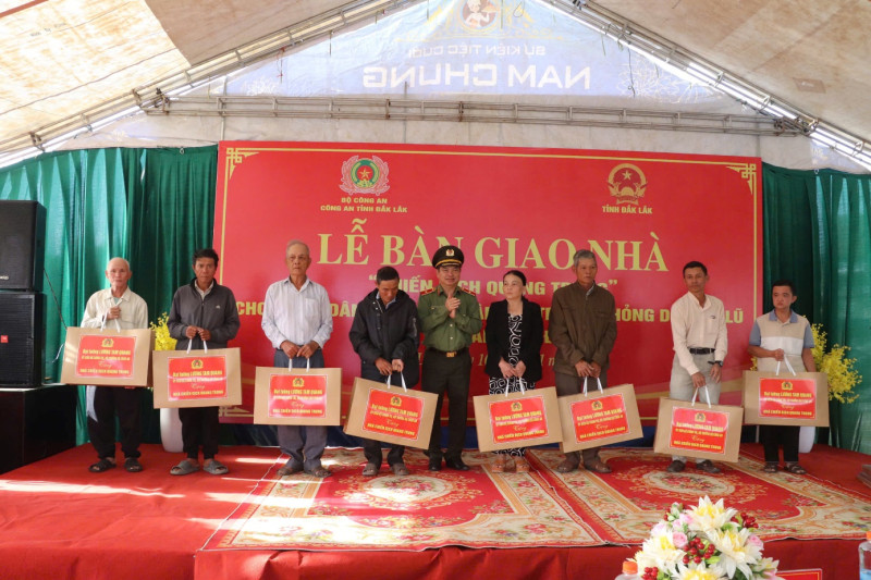 “Chiến dịch Quang Trung”: viết tiếp câu chuyện nhân ái sau cơn lũ lịch sử tại xã Tây Hòa, tỉnh Đắk Lắk