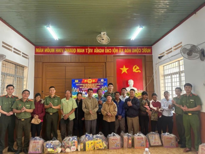 Phát động phong trào toàn dân bảo vệ an ninh Tổ quốc và tuyên truyền pháp luật phòng, chống xuất nhập cảnh trái phép tại xã Ea H'leo