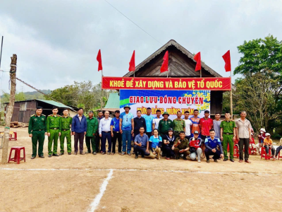 Công an xã Nam Ka mang Tết ấm về buôn làng