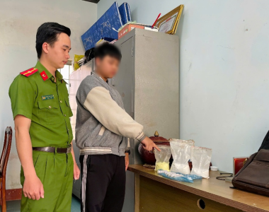 Công an xã Pơng Drang kịp thời phát hiện, ngăn chặn hành vi tự chế pháo nổ trái phép