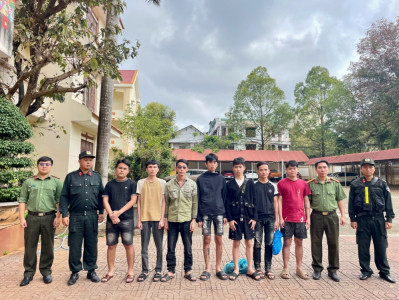 Phòng Quản lý xuất nhập cảnh tiếp nhận 07 công dân Việt Nam do phía Campuchia trao trả, xử lý theo quy định pháp luật.