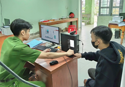 Công an xã Hòa Thịnh đạt kết quả tích cực trong triển khai định danh điện tử mức độ 2 dịp đầu năm 2026