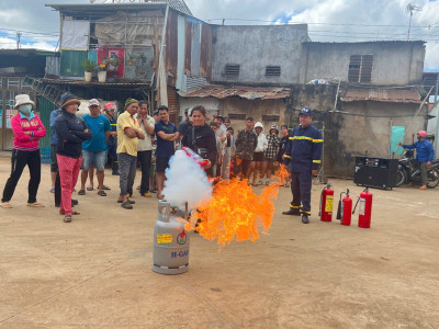 Tổ chức thực tập phương án chữa cháy tại các chợ trên địa bàn xã Hòa Phú, nâng cao kỹ năng ứng phó sự cố trong dịp Tết Nguyên đán Bính Ngọ 2026 và lễ hội đầu Xuân