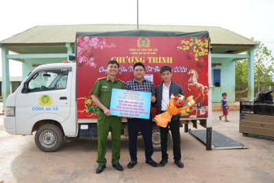 Công an xã Vụ Bổn tổ chức chương trình “Chuyến xe yêu thương – Tết Bính Ngọ 2026”