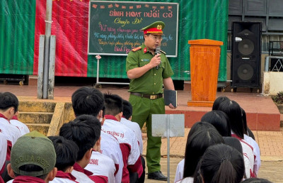 Công an phường Buôn Hồ tuyên truyền, phổ biến, giáo dục pháp luật tại trường THCS Nguyễn Trường Tộ