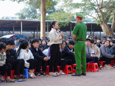 Công an xã Pơng Drang tổ chức tuyên truyền pháp luật bằng hình thức “Phiên toàn giả định”