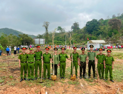 Công an xã Nam Ka hưởng ứng Lễ phát động Tết trồng cây Xuân Bính Ngọ năm 2026