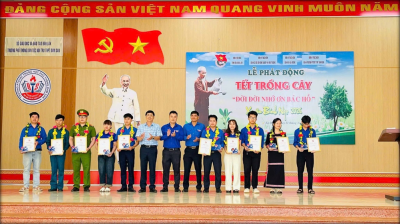 Đoàn viên, thanh niên Công an xã Ea Drông hưởng ứng ra quân ngày “Chủ nhật xanh” lần thứ I năm 2026