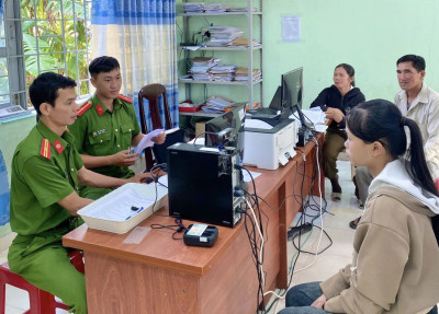 Công an xã Hòa Thịnh đẩy mạnh cải cách hành chính và chuyển đổi số nâng cao chất lượng phục vụ nhân dân