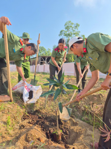 Công an xã Phú Hoà 2 tích cực hưởng ứng Tết trồng cây năm 2026