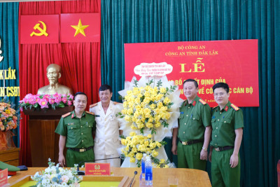 Công an tỉnh Đắk Lắk công bố các quyết định về công tác cán bộ tại 04 đơn vị trực thuộc