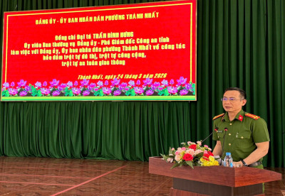 Đồng chí Đại tá Trần Bình Hưng làm việc với Đảng uỷ, UBND phường Thành Nhất về công tác bảo đảm trật tự đô thị, trật tự công cộng, trật tự an toàn giao thông