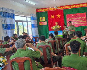 Công an xã Phú Hòa 2 sinh hoạt chính trị, ôn truyền thống và quán triệt Nghị quyết Đại   hội XIV của Đảng