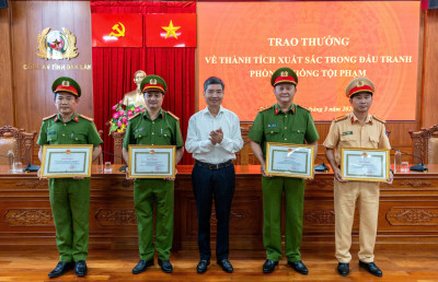 Khen thưởng các tập thể Công an tỉnh Đắk Lắk có thành tích xuất sắc trong đấu tranh phòng, chống tội phạm