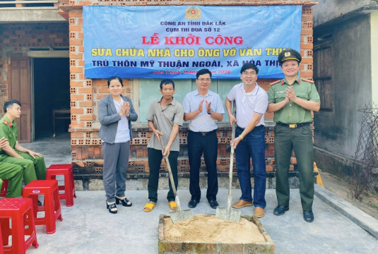 Lễ khởi công sửa chữa nhà cho hộ chính sách, có hoàn cảnh khó khăn tại xã Hòa Thịnh