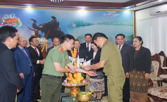 Đại diện Công an tỉnh Đắk Lắk tham gia Đoàn công tác của Thường trực Tỉnh ủy chúc Tết tại các 05 tỉnh, nước CHDCND Lào