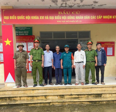 Công an phường Đông Hòa được khen thưởng vì thành tích bảo đảm an ninh, trật tự cuộc bầu cử