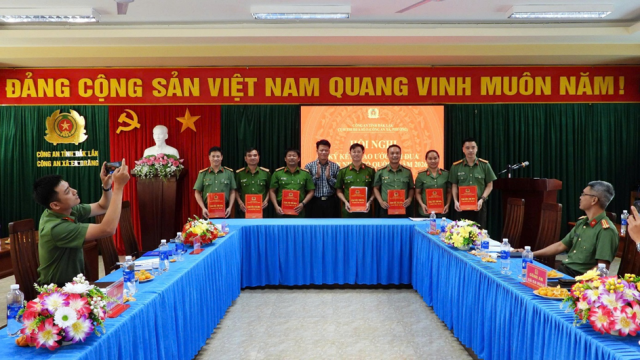 Cụm thi đua số 5 (Công an xã, phường), Công an tỉnh Đăk Lăk ký kết giao ước phong trào thi đua “Vì an ninh Tổ quốc” năm 2026