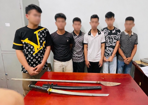 Tạm giữ nhóm thanh niên mang hung khí truy sát người đi đường tại Đắk Lắk
