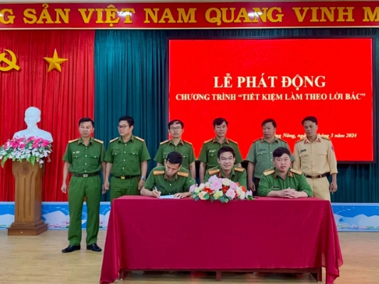 Công an huyện Krông Năng phát động Chương trình "Tiết kiệm làm theo lời Bác"