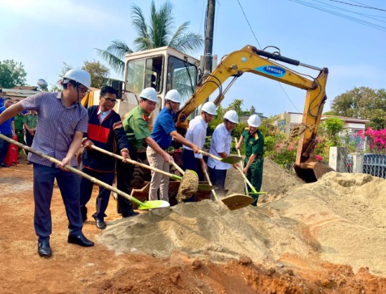Công an thành phố Buôn Ma Thuột khởi công xây dựng nhà cho hộ nghèo, khó khăn về nhà ở, gia đình chính sách, đồng bào dân tộc thiểu số