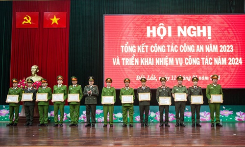 Học tập và thực hiện thường xuyên Sáu điều Bác Hồ dạy, lực lượng Công an tỉnh Đắk Lắk quyết tâm hoàn thành xuất sắc nhiệm vụ được giao